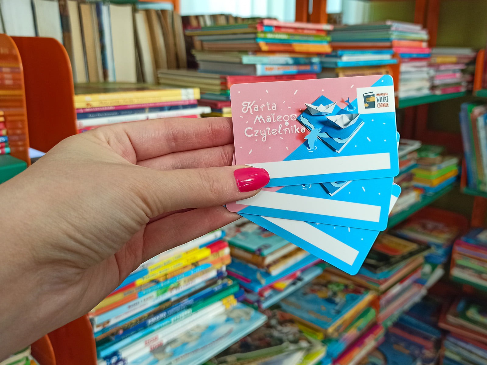 Akcja "MAŁA KSIĄŻKA – WIELKI CZŁOWIEK" wciąż trwa w naszej bibliotece.