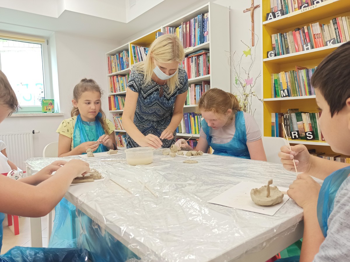 Wakacyjne spotkania z biblioteką i Izbą Tradycji