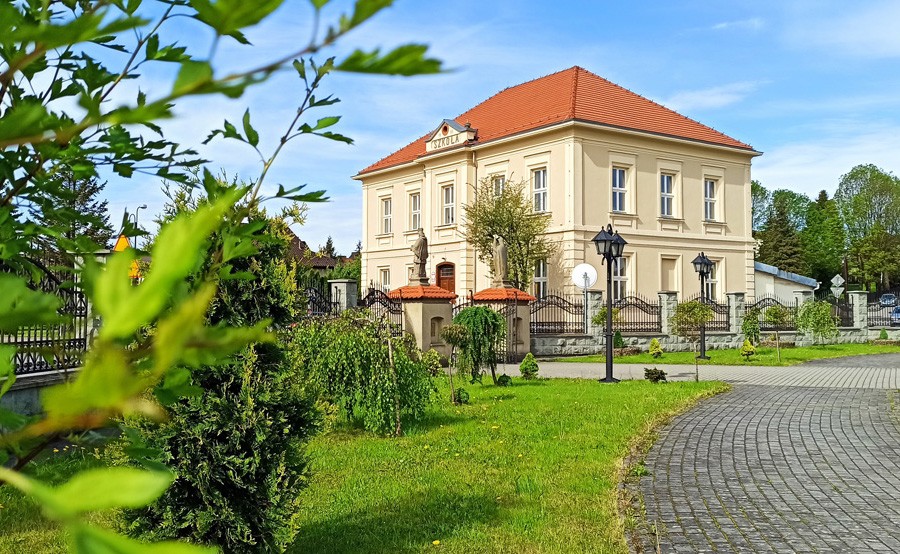 Historyczne wędrówki z Izbą Tradycji - czyli gdzie warto wybrać się podczas wiosennego spaceru