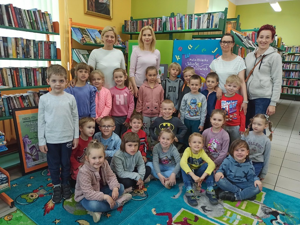 Dzieci z Przedszkola nr 1 w Sułkowicach z wizytą w Bibliotece i Izbie Tradycji
