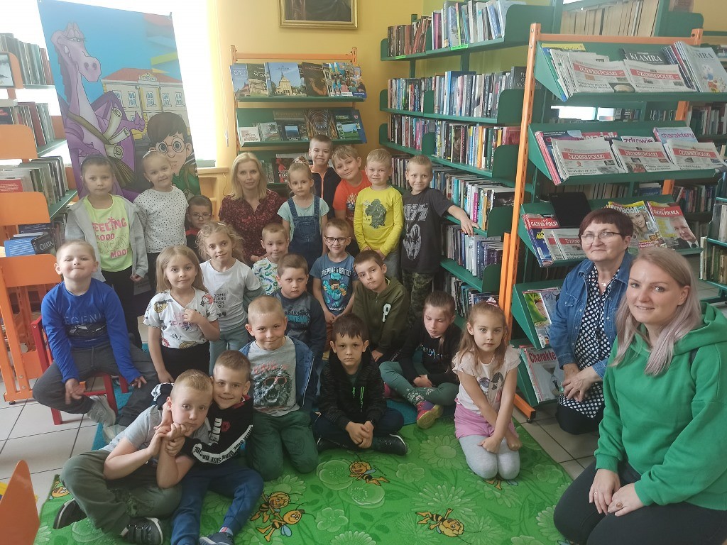 Przedszkolaki z Harbutowic z wizytą w Bibliotece i Izbie Tradycji