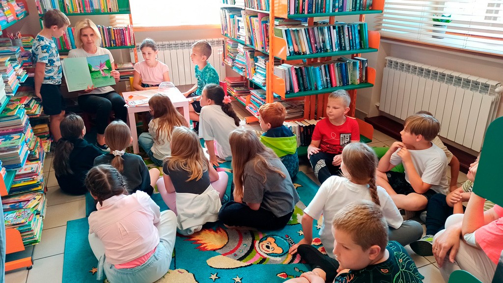 Lekcja biblioteczna dla uczniów klasy 2 ze Szkoły Podstawowej nr 2