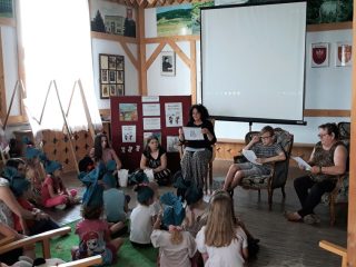 „Mysz miejska i mysz wiejska” – „Czytanie łączy pokolenia” - zdjęcie 5