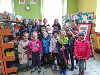 Warsztaty językowo-plastyczne w bibliotece - zdjęcie 1
