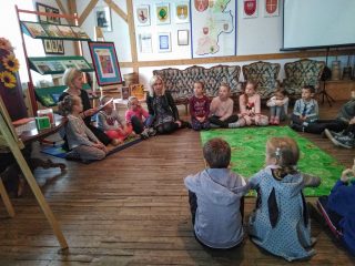 Warsztaty językowo-plastyczne w bibliotece - zdjęcie 11