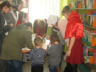 Czytanie łączy pokolenia - zdjęcie 5