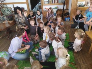„Czytanie łączy pokolenia” – spotkanie szóste - zdjęcie 6