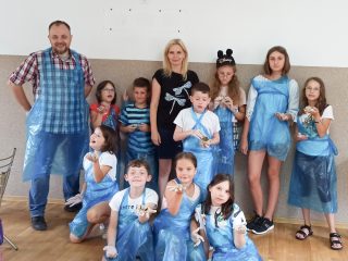 Wakacyjne spotkania z biblioteką i Izbą Tradycji dla uczestników „Akcji Lato” organizowanej przez Świetlicę Środowiskową w Sułkowicach - zdjęcie 5