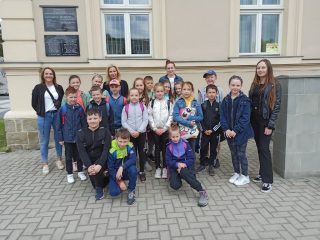 "Moje miasto Sułkowice" - spacer tematyczny dla klasy III B ze Szkoły Podstawowej nr 2 w Sułkowicach - zdjęcie 1