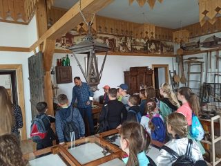 "Moje miasto Sułkowice" - spacer tematyczny dla klasy III B ze Szkoły Podstawowej nr 2 w Sułkowicach - zdjęcie 9