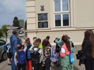 "Moje miasto Sułkowice" - spacer tematyczny dla klasy III B ze Szkoły Podstawowej nr 2 w Sułkowicach - zdjęcie 12