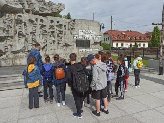 "Moje miasto Sułkowice" - spacer tematyczny dla klasy III B ze Szkoły Podstawowej nr 2 w Sułkowicach - zdjęcie 14