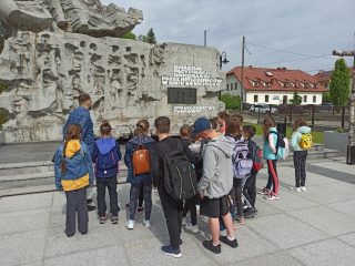 "Moje miasto Sułkowice" - spacer tematyczny dla klasy III B ze Szkoły Podstawowej nr 2 w Sułkowicach - zdjęcie 15