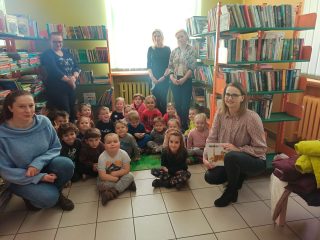 Przedszkolaki z dwójki w Bibliotece - zdjęcie 1