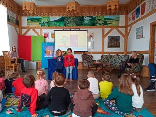Przedszkolaki z dwójki w Bibliotece - zdjęcie 8