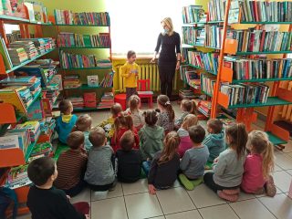 Przedszkolaki z dwójki w Bibliotece - zdjęcie 9