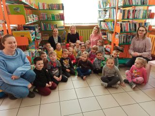 Przedszkolaki z dwójki w Bibliotece - zdjęcie 10