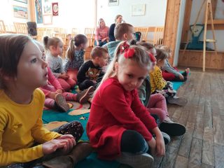 Przedszkolaki z dwójki w Bibliotece - zdjęcie 11