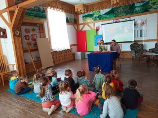 Przedszkolaki z dwójki w Bibliotece - zdjęcie 12