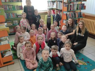 Przedszkolaki z dwójki w Bibliotece - zdjęcie 16