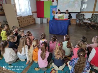 Przedszkolaki z dwójki w Bibliotece - zdjęcie 18
