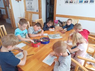 Uczniowie z klasy I i II Szkoły Podstawowej nr 2 w Sułkowicach w Bibliotece - zdjęcie 30