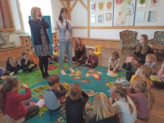 Od autora do czytelnika spotkanie z dziećmi z Przedszkola Samorządowego nr 2 w Sułkowicach - zdjęcie 2