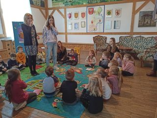 Od autora do czytelnika spotkanie z dziećmi z Przedszkola Samorządowego nr 2 w Sułkowicach - zdjęcie 3