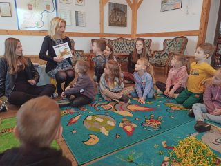 Od autora do czytelnika spotkanie z dziećmi z Przedszkola Samorządowego nr 2 w Sułkowicach - zdjęcie 5