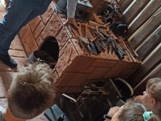 Spacer tematyczny z dziećmi z Harbutowic - zdjęcie 1