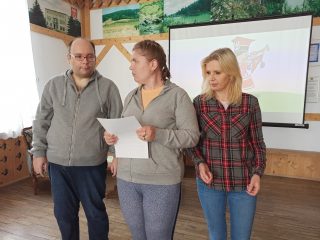 Głośne czytanie z podopiecznymi WTZ w Harbutowicach - zdjęcie 3
