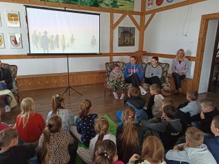 Spotkanie czytelnicze dla uczniów klasy III a i b Szkoły Podstawowej nr 1 w Sułkowicach - zdjęcie 4