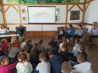 Spotkanie czytelnicze dla uczniów klasy III a i b Szkoły Podstawowej nr 1 w Sułkowicach - zdjęcie 7