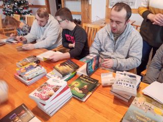 Inauguracja spotkań ŚDS w bibliotece - zdjęcie 11