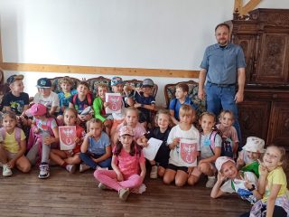 Spacer historyczny i gra terenowa z uczniami Szkoły Podstawowej nr 1 i Szkoły Podstawowej nr 2 - zdjęcie 1
