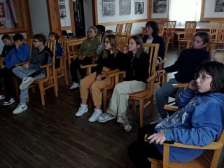 Koło historyczne ze Szkoły Podstawowej nr 2 w Izbie Tradycji - zdjęcie 3