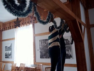 Świąteczne ozdoby zawisły już w sali Izby Tradycji - zdjęcie 4