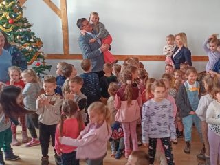 Świąteczne spotkanie dla przedszkolaków - zdjęcie 14