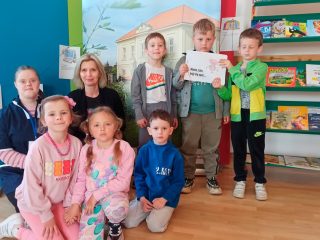 Zajęcia pt. Narysujmy bajkę - tworzymy książeczkę z obrazkami - zdjęcie 24