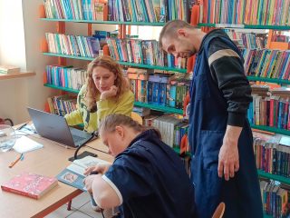 Praktyki pełne zaangażowania i historii – maj w bibliotece - zdjęcie 19