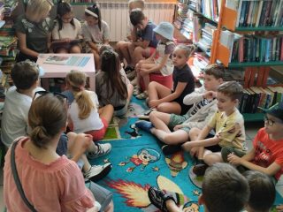 Spotkanie biblioteczne dzieci ze Szkoły Podstawowej nr 1 - zdjęcie 3