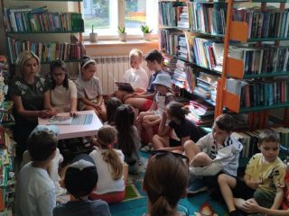Spotkanie biblioteczne dzieci ze Szkoły Podstawowej nr 1 - zdjęcie 5