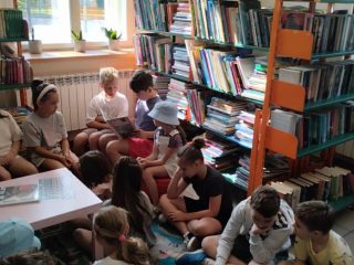 Spotkanie biblioteczne dzieci ze Szkoły Podstawowej nr 1 - zdjęcie 6