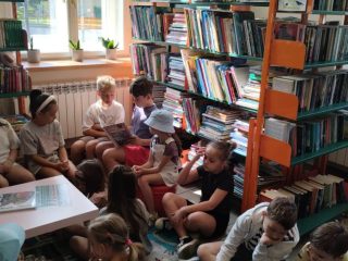 Spotkanie biblioteczne dzieci ze Szkoły Podstawowej nr 1 - zdjęcie 7