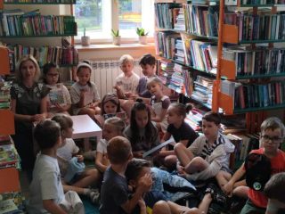 Spotkanie biblioteczne dzieci ze Szkoły Podstawowej nr 1 - zdjęcie 8