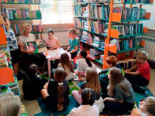 Lekcja biblioteczna dla uczniów klasy 2 ze Szkoły Podstawowej nr 2 - zdjęcie 7