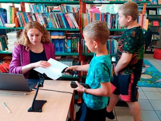 Lekcja biblioteczna dla uczniów klasy 2 ze Szkoły Podstawowej nr 2 - zdjęcie 15