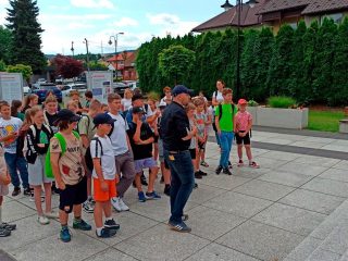 Historyczny spacer dla uczniów klas 4-6 Szkoły Podstawowej w Harbutowicach - zdjęcie 13