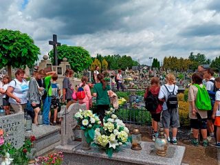 Historyczny spacer dla uczniów klas 4-6 Szkoły Podstawowej w Harbutowicach - zdjęcie 17