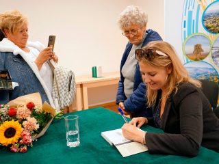 Spotkanie autorskie z Magdaleną Wolińską-Riedi - zdjęcie 24